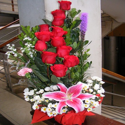 Rosas y lirio 